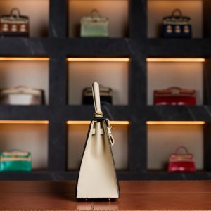 Hermès Kelly 25 HSS Special Order - Black with Craie in Togo Leather Gold Hardware - 2025 New Full Set - Exotic Boutique Dubai
